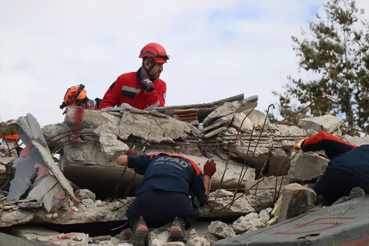 Yalova'da 4.9 Büyüklüğünde Deprem Hissedildi | Son Durum
