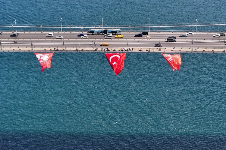 Boğaz Köprüleri Türk Bayraklarıyla Donatıldı | Görüntüler