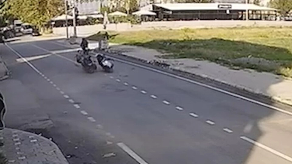 Hatay'da Motosiklet Kazası: İki Sürücü Yaralandı - Kamerada