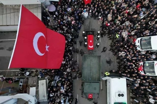 Gürcistan Uçak Kazasında Şehit Olan 20 Askerimiz Memleketlerinde Toprağa Verildi
