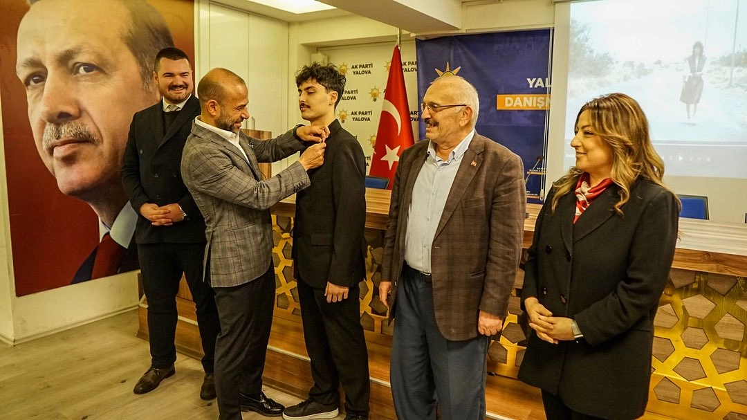 Zafer Partili Gençlik Lideri AK Parti'ye Geçti: Oğuz Eren Bitiş