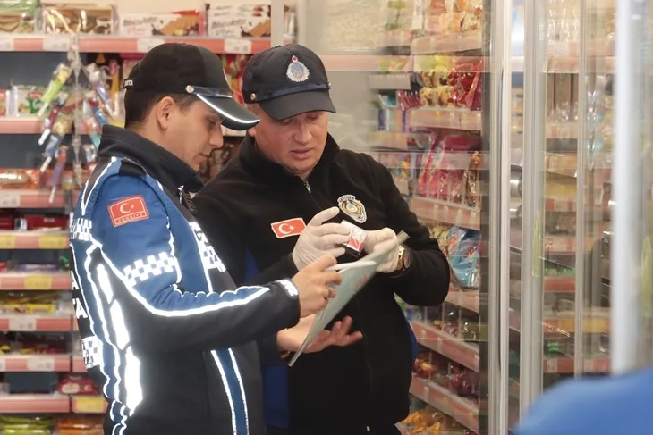 Yalova'da SKT Denetimi: Marketlerde Tarihi Geçmiş Ürün Alarmı
