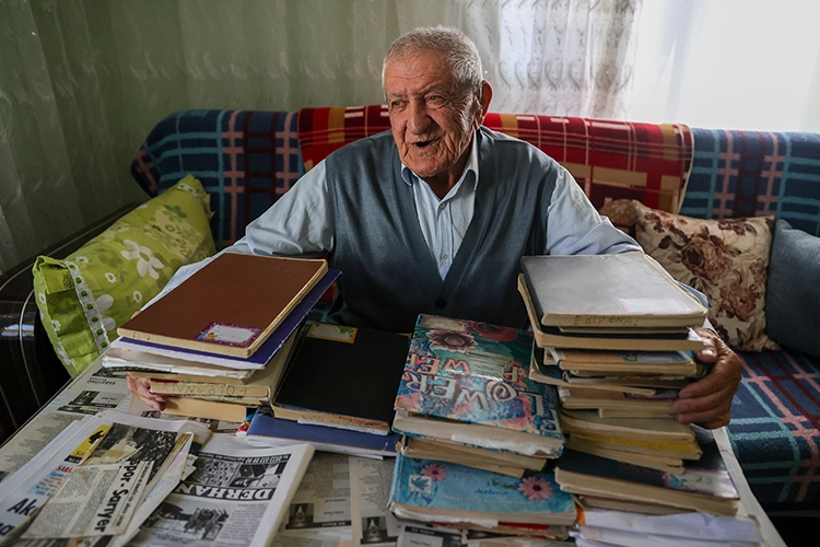 Edip Önal: 89 Yaşında 4 Bin Şiir Yazdı, Edebiyat Tutkusu