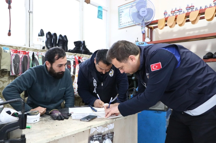 Çiftlikköy'de Zabıta Ruhsat Denetimi: İşletmelere Süre Verildi