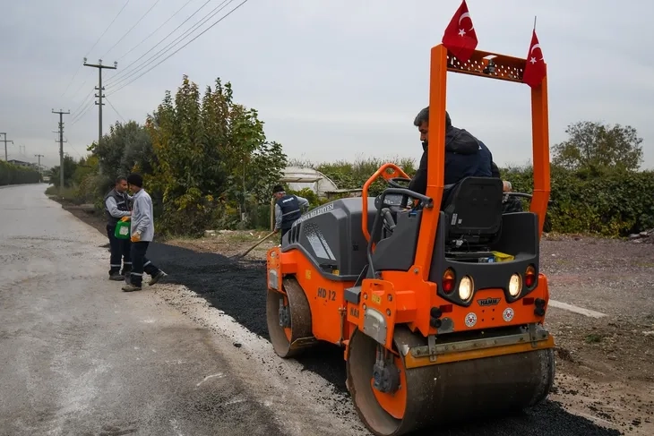 Altınova'da Yol Onarım Çalışmaları: Kışa Hazırlık Hız Kesmiyor