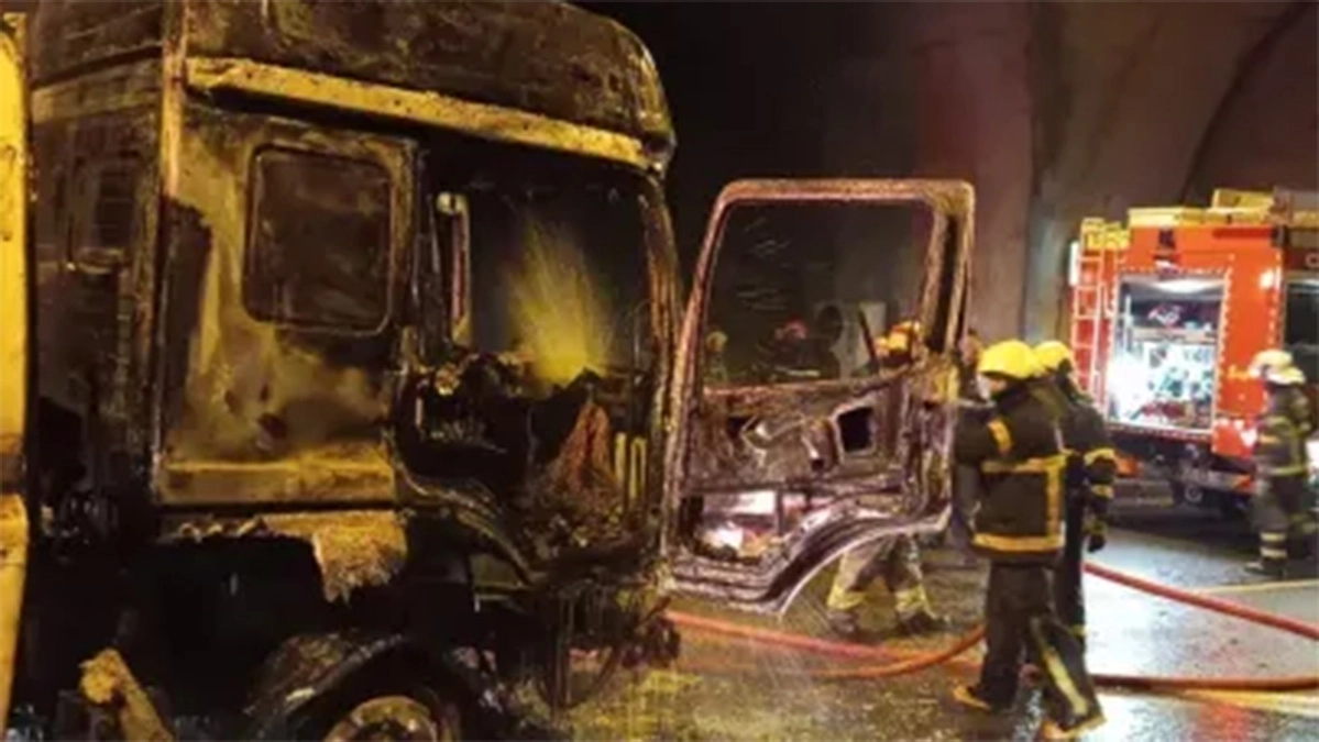 Orhangazi Tüneli'nde Su Tankeri Yangını: Trafik Tek Şeride Düştü