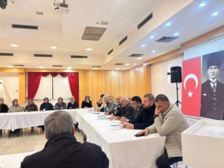 AK Parti Altınova'da Yatırım ve Hizmet Toplantısı Gerçekleştirildi