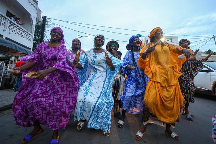 Dakar'da 6. Renkli Karnaval Coşkusu: Kültürel Miras ve Hareket Teması