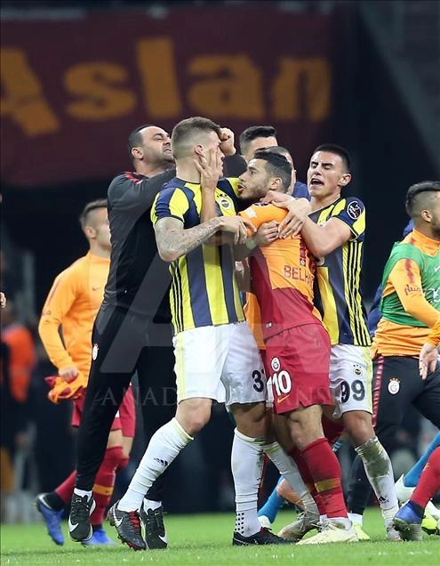 Yalova'da Fenerbahçe-Galatasaray Taraftar Kavgası: Polis Müdahale Etti
