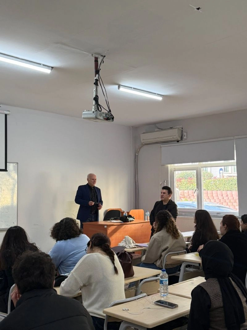 Bülent Güler Yalova Üniversitesi'nde Habercilik ve Yeni Medya Söyleşisi