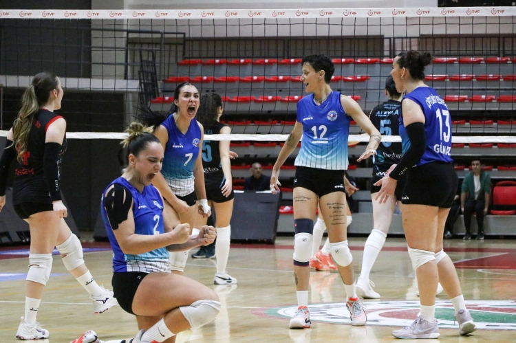 Çiftlikköy Sultanları Lider İnegöl'ü 3-2 Devirdi! Voleybol Ligi'nde Şok