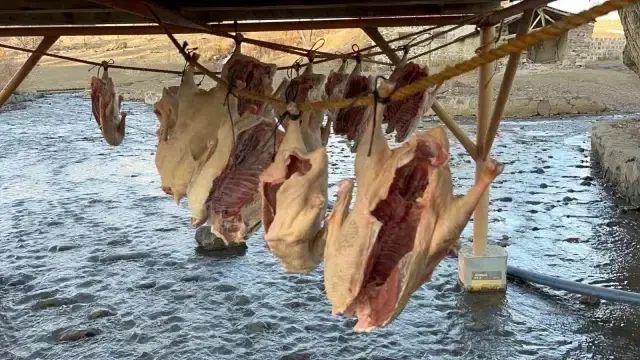 Kars'ta Kaz Kurutma Sezonu Başladı: Tanesi 6 Bin TL Fiyatla
