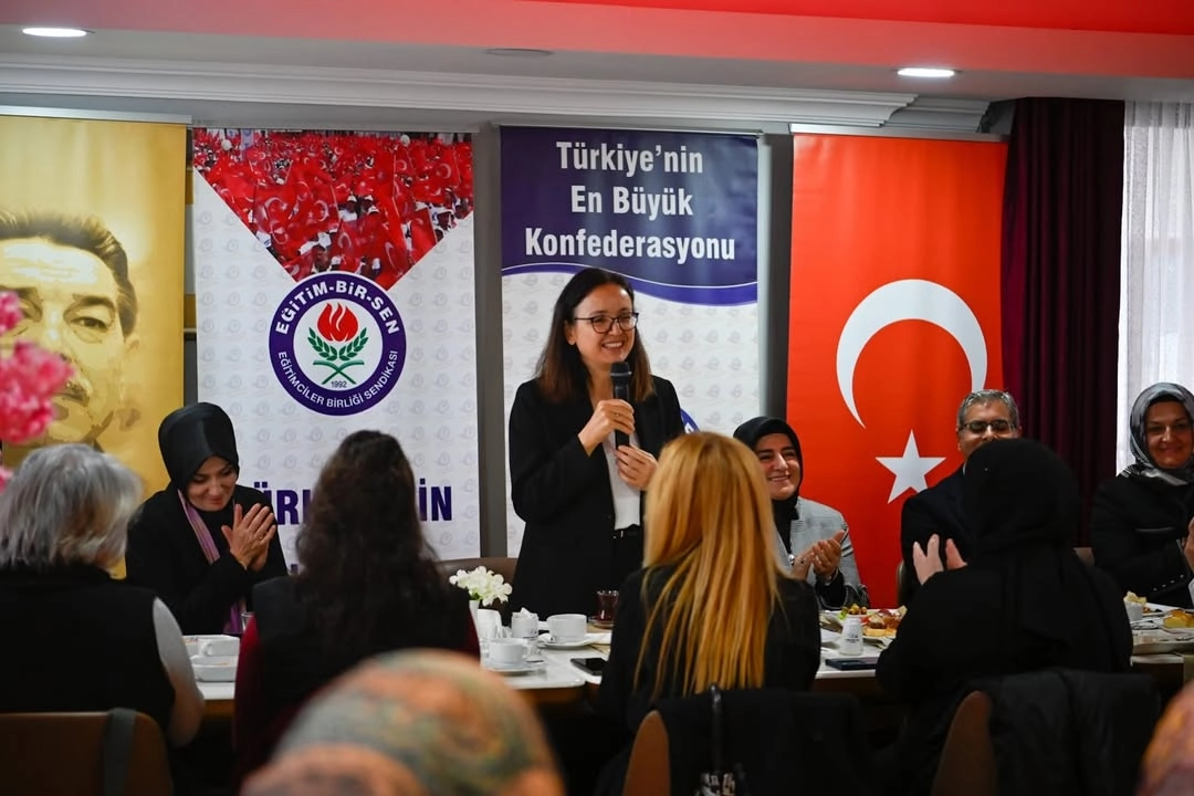 Vali Hülya Kaya Memur-Sen ve Eğitim-Bir-Sen Temsilcilerini Kabul Etti