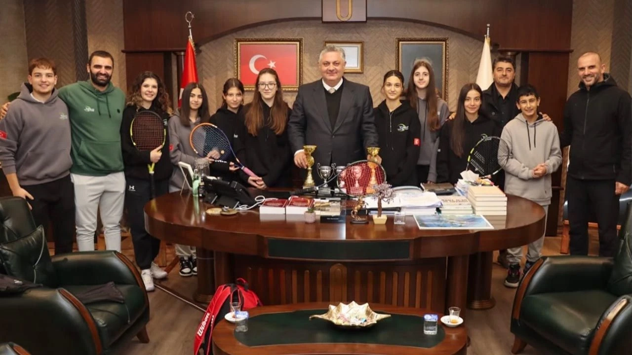 Yalova'da Bilim ve Spor Hamlesi: Başkan Gürel Üniversite ve Tenis Kulübü ile Görüştü