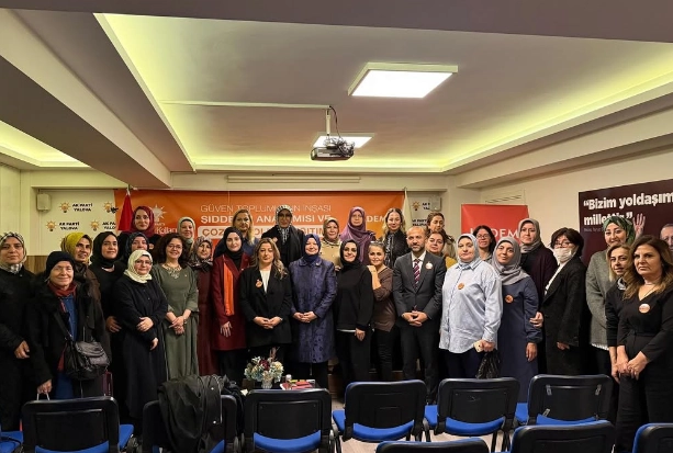 Yalova'da Kadına Şiddetle Mücadele Eğitimi: Şiddetin Anatomisi Masaya Yatırıldı