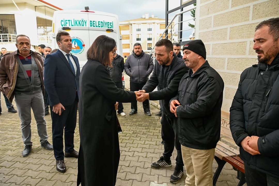 Vali Hülya Kaya, Şehit Jandarma Er Orhan Köse'nin Yeğeni Muhammed Yıldız'ın Cenazesinde