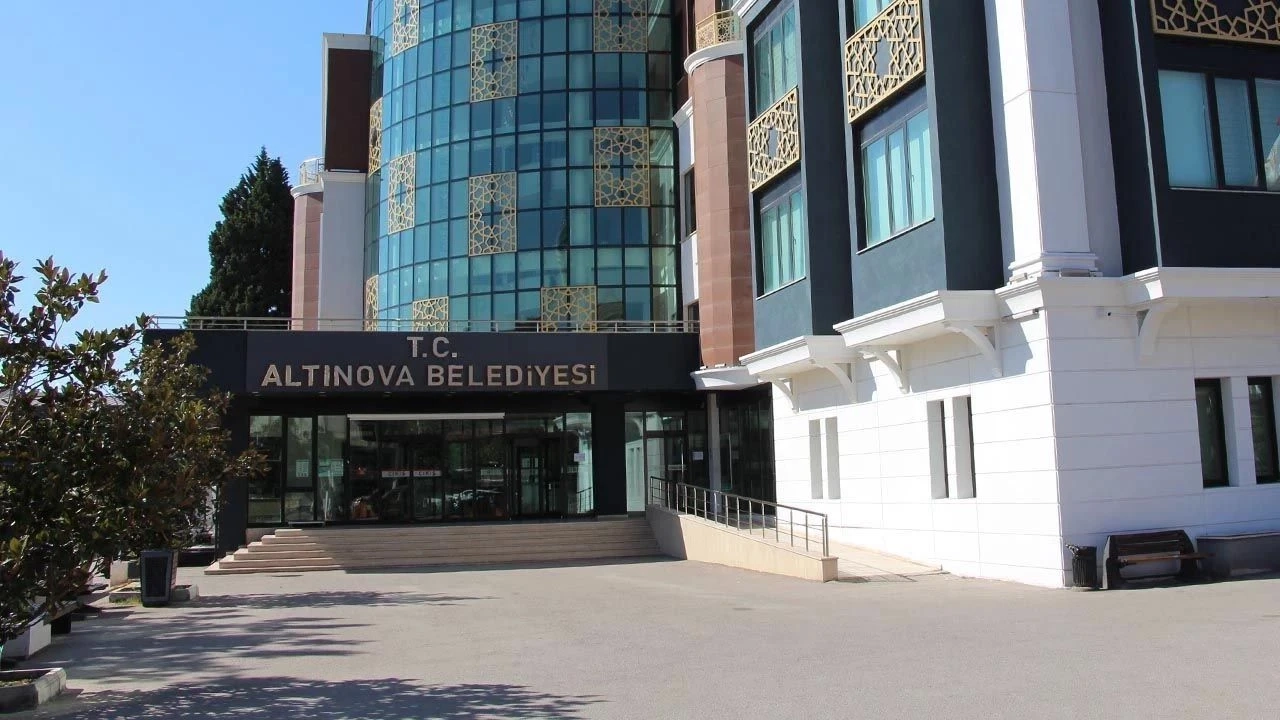 Altınova'da Kanalizasyon İlaçlama Çalışmaları: Halk Sağlığı İçin Kesintisiz Mücadele