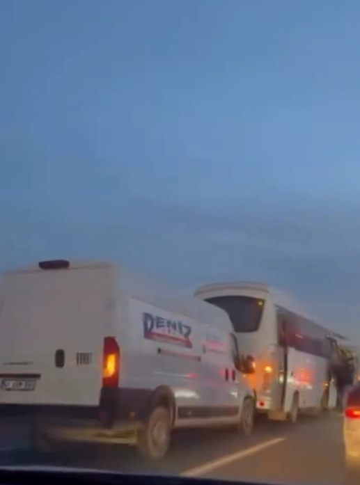 Yalova'da Zincirleme Trafik Kazası: 5 Araç Birbirine Girdi
