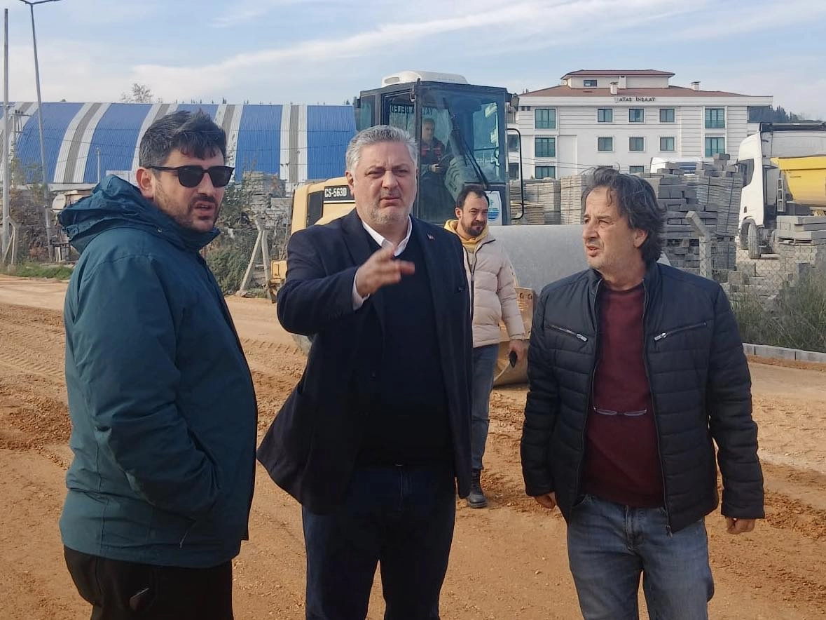 Yalova'da Hüseyin Altan Caddesi Altyapı ve Yol Çalışmaları Denetlendi