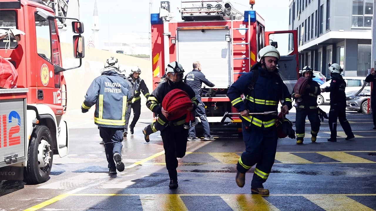 Yalova Arabacılar Sokak'ta Yangın: İtfaiye Hızlı Müdahale Etti