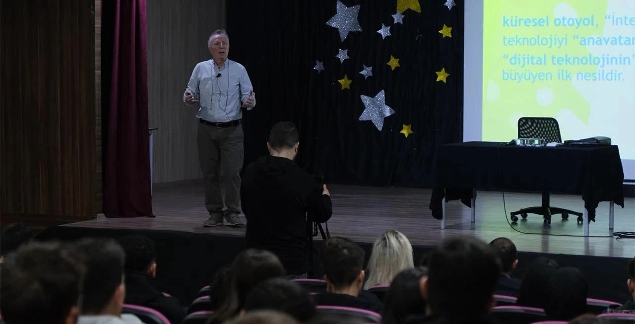 Prof. Dr. Yusuf Erbay Yalova'da Gençlerle Söyleşi: Yeşil Liderlik Konuşulacak