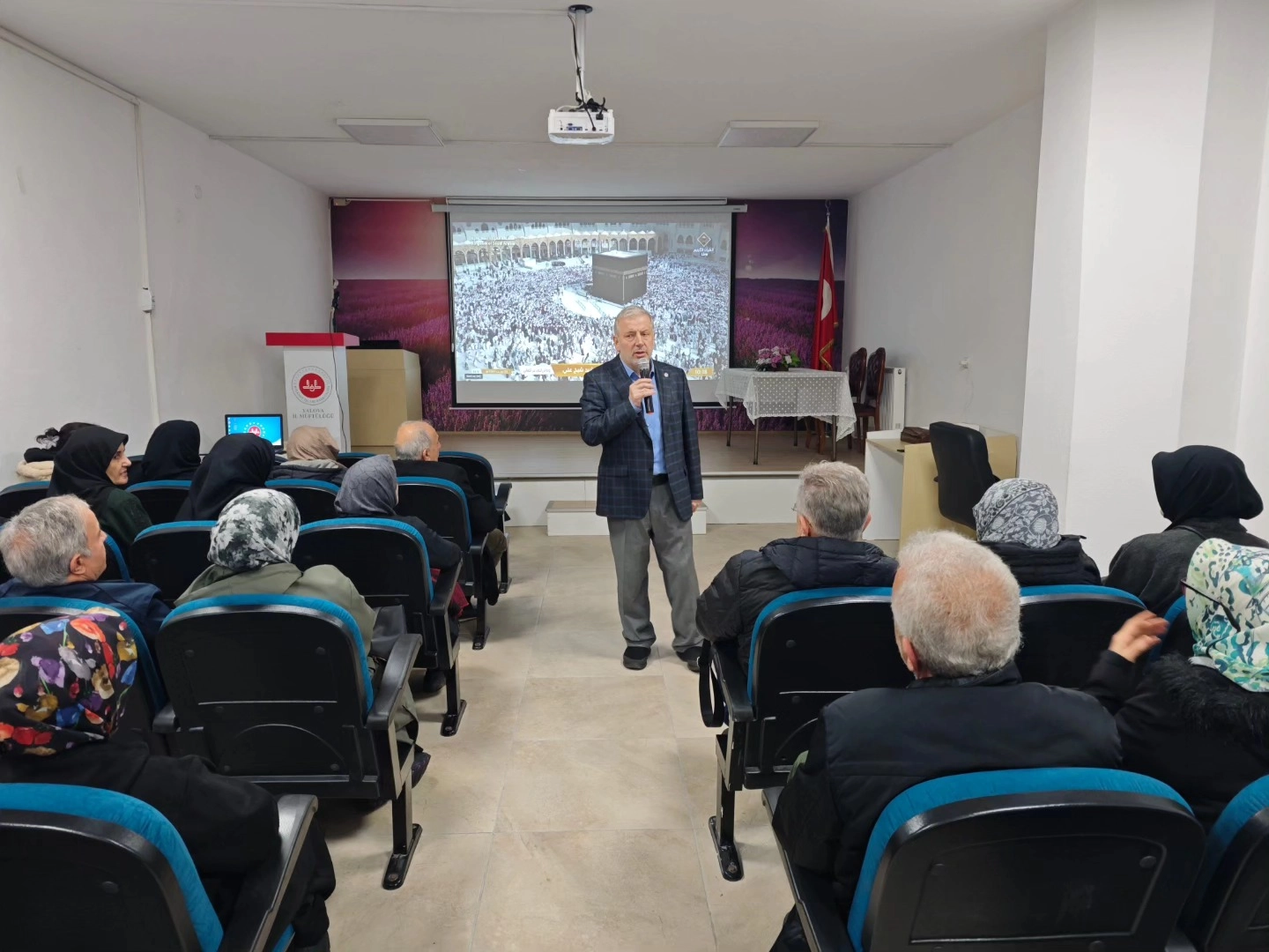 Yalova'da 62 Umreciye Özel Kapsamlı Seminer Düzenlendi