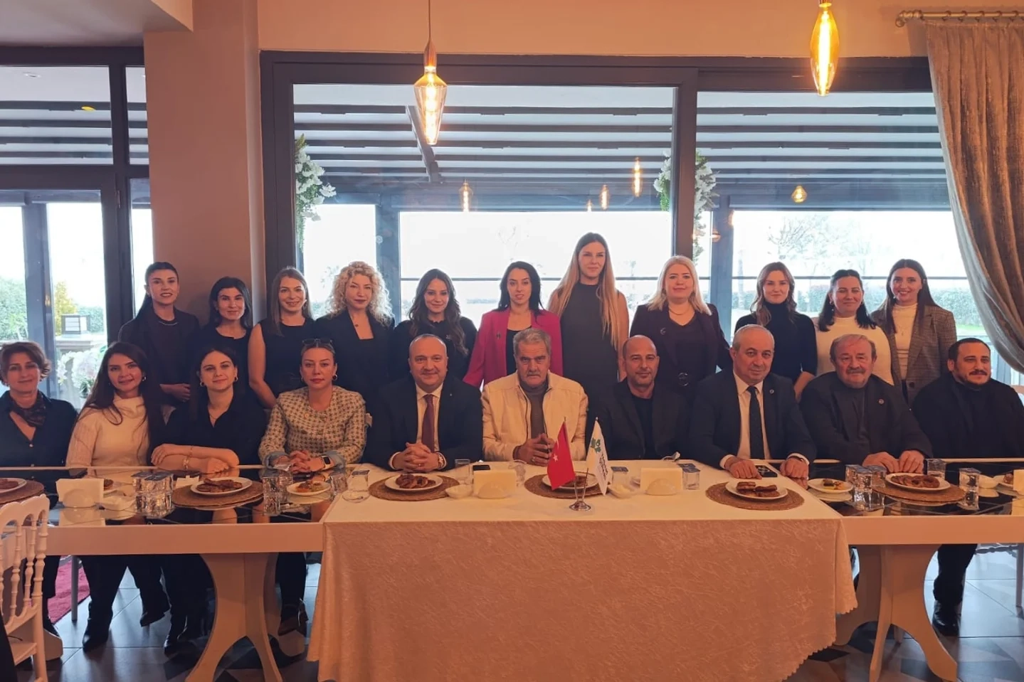 Başkan Avni Kurt Yaşam Çınarı Derneği'nde 1 Yıllık Faaliyetleri Değerlendirdi