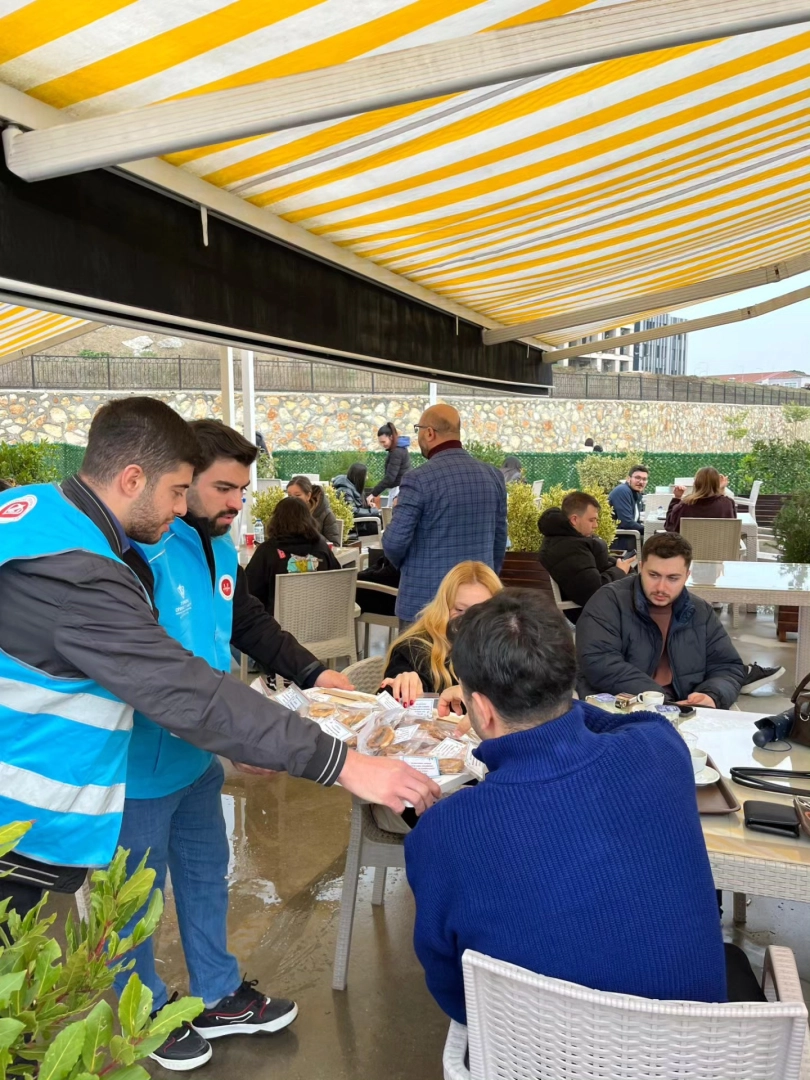 Yalova İl Müftülüğü Regaip Kandili'nde Üniversitelilere İkram