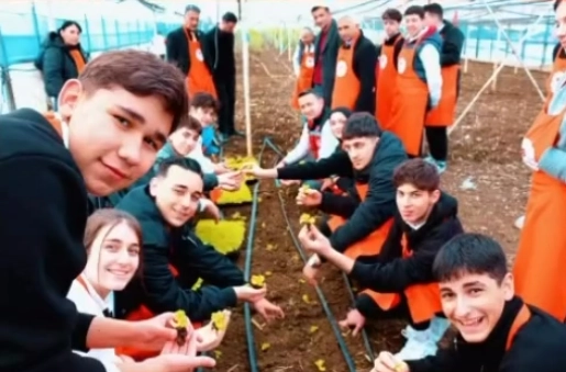 Yalova'da Öğrenciler Sera Eğitimi ile Tarımı Uygulamalı Öğrendi