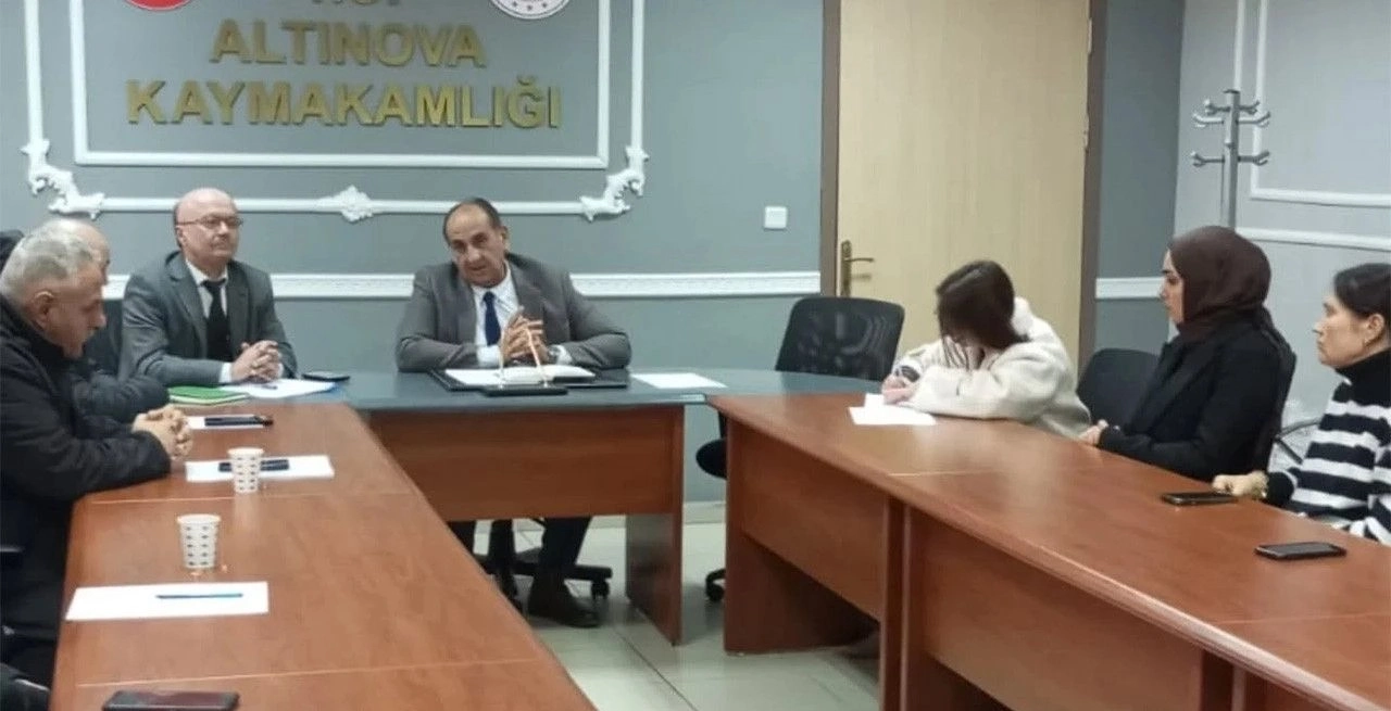 Altınova'da Eğitim Komisyonu Toplantısı: Eğitim Kalitesi ve Gelecek Planları