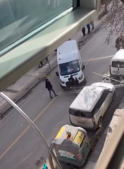 Yalova Sefabey Caddesi'nde Şüpheli Çanta Alarmı: Trafik Kapatıldı