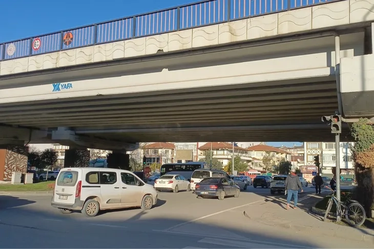 Tonami Köprülü Kavşağı'nda Trafik Uyarısı: Bursa-Yalova Yolu Kontrollü