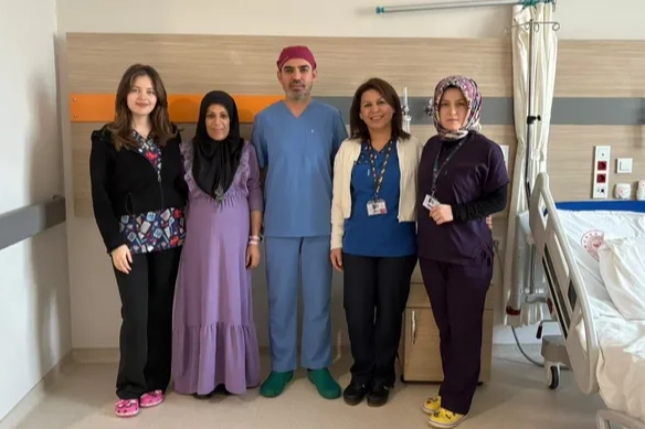 43 Yaşında İkizlerini Normal Doğumla Dünyaya Getirdi