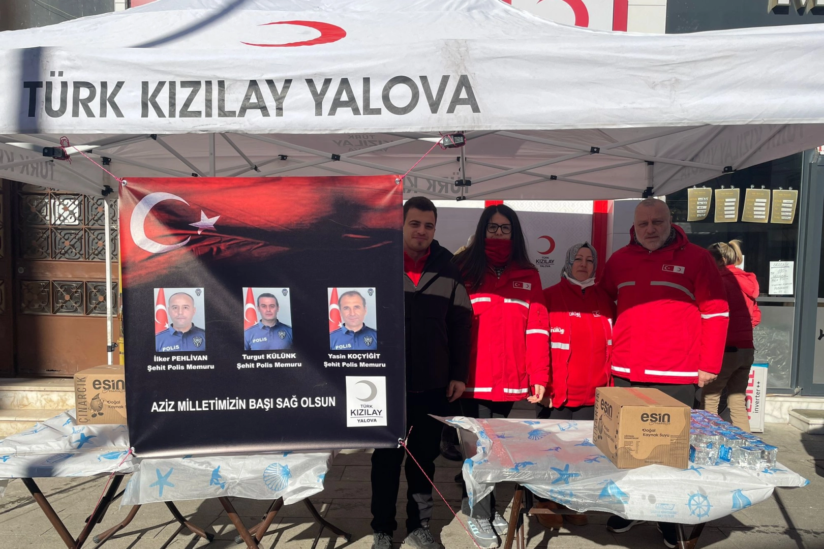 Yalova'da Şehitler Anısına Helva Dağıtımı - Cuma Namazı Sonrası