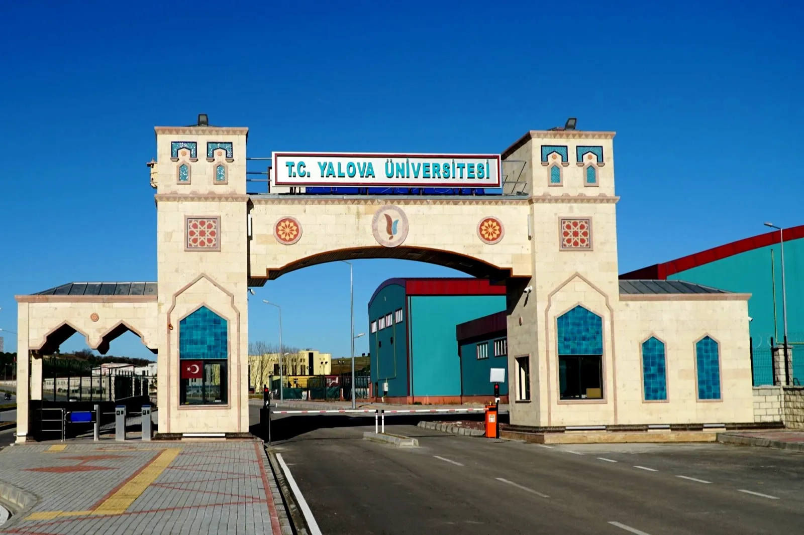 Yalova Üniversitesi Öğrenci Kulüpleri Şehit Polisler İçin Terörü Kınadı