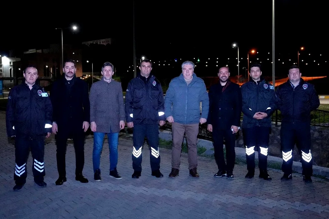 Yalova Üniversitesi'nde Gece Nöbetindeki Güvenlik Görevlilerine Rektör Ziyareti