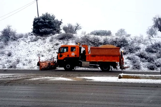 Yalova-Bursa Yolunda Kar Mücadelesi: Süpürgelik'te Gece Mesaisi