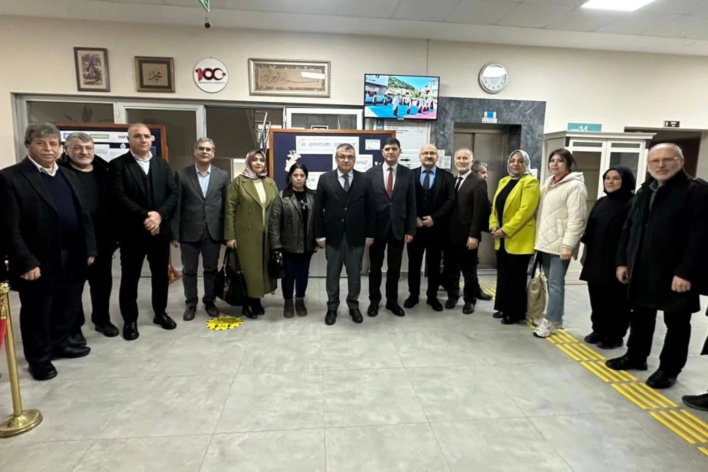 Eğitim Bir-Sen Yalova Halk Eğitim Sergisini Ziyaret Etti
