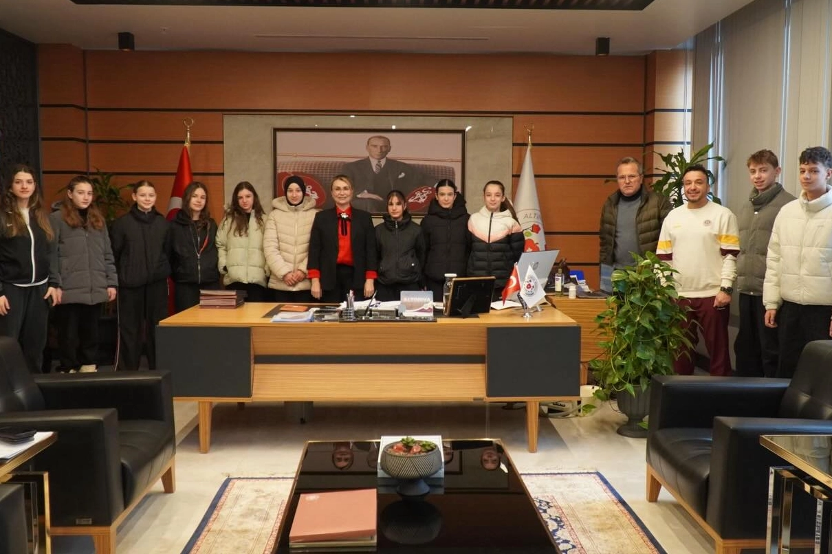 Altınova Belediyespor Taekwondo Takımı Alanya'da Minderde