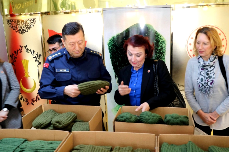 TEMAD Yalova'dan Mehmetçik'e Örgü Bere ve Boyunluk Desteği