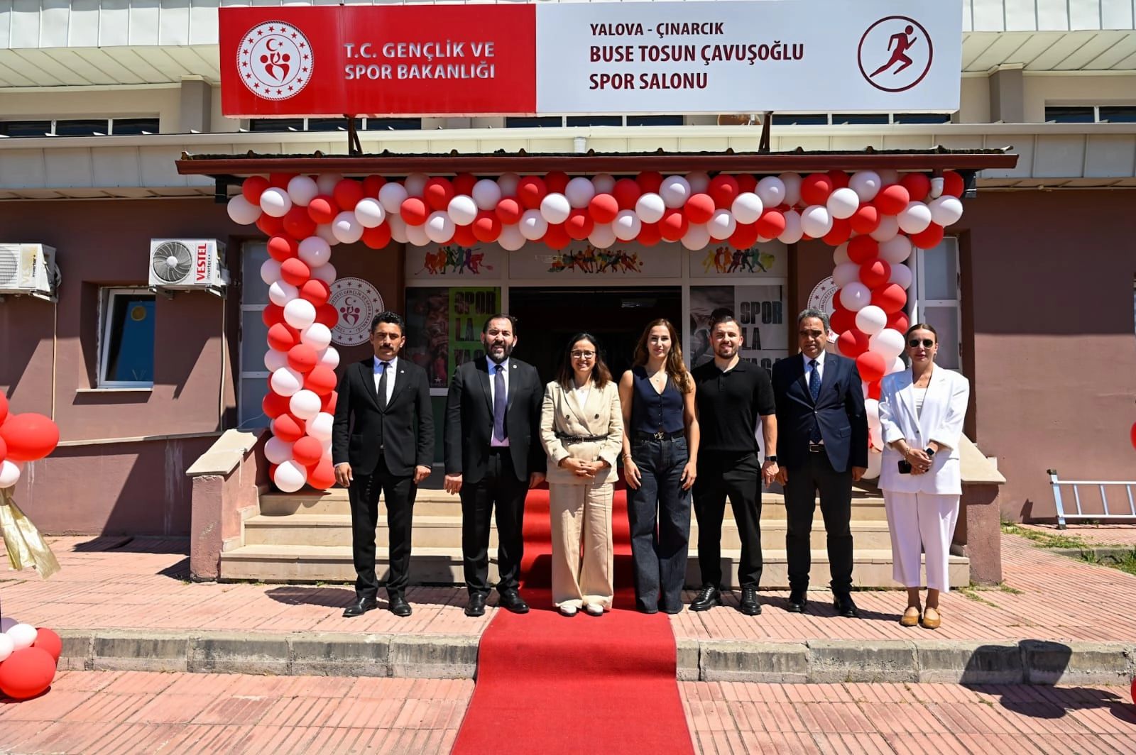 Buse Tosun Çavuşoğlu'nun Adı Yalova'da Spor Salonuna Verildi