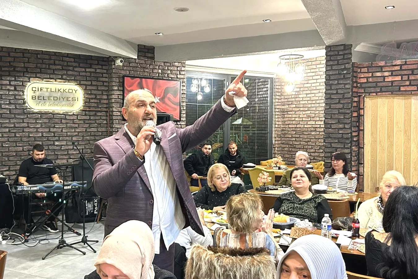Aliço Çiftlikköy'de Sevgililer Günü Konseri ile Büyüledi