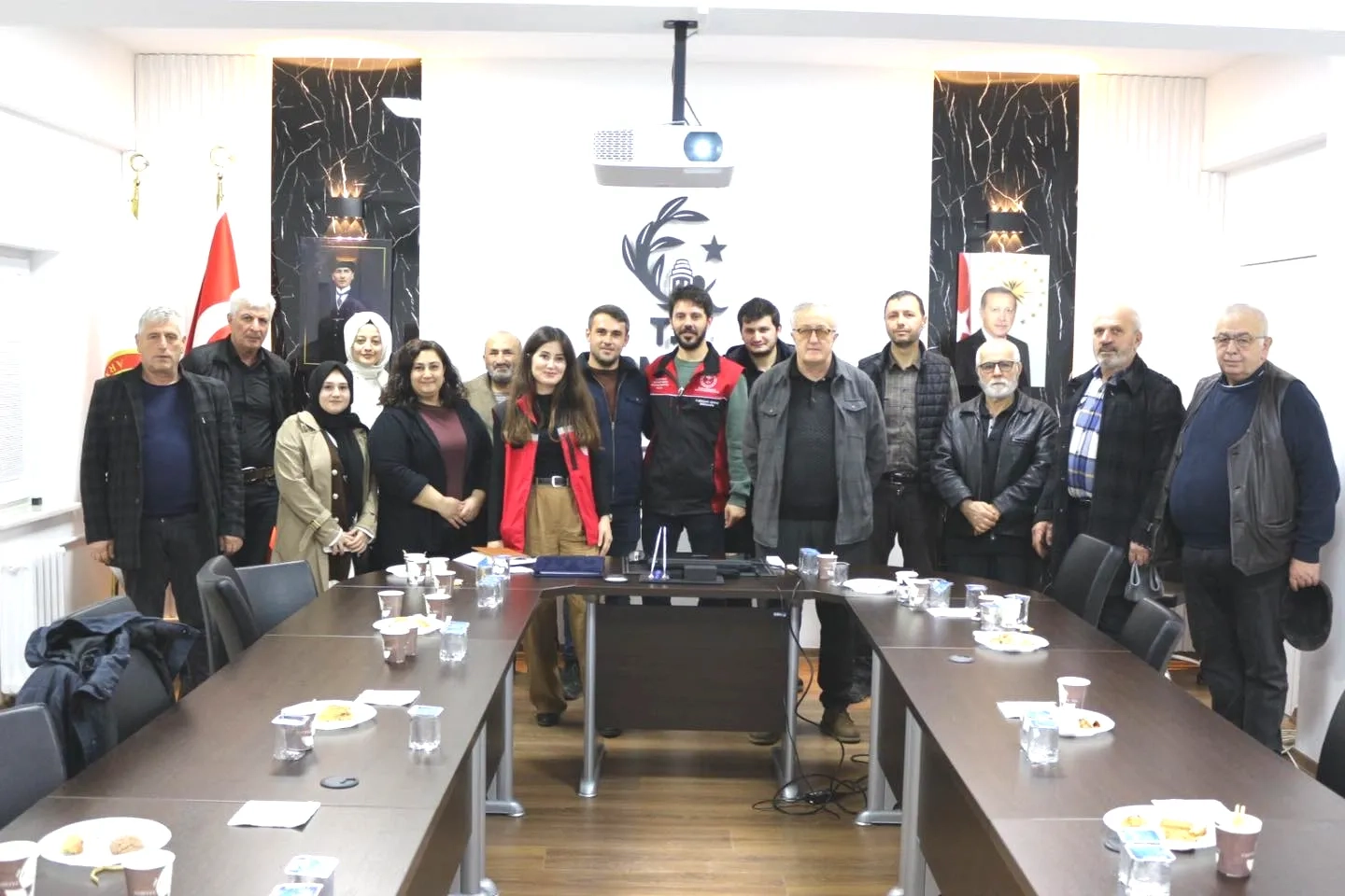 Armutlu'da Zeytin ve Çilek Yetiştiriciliği Eğitimi: Üreticilere Altın Bilgiler