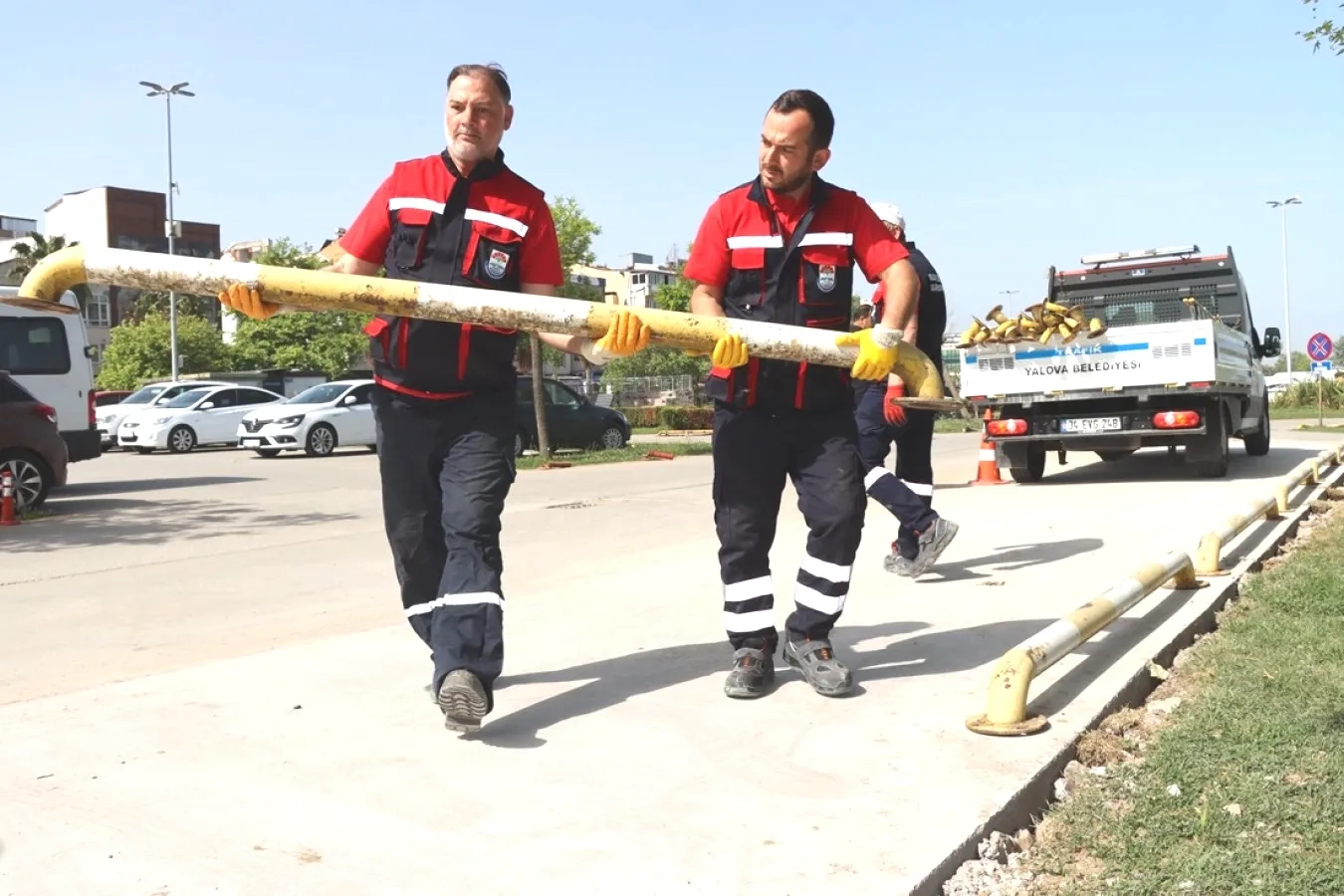 Yalova'da Trafik Levhaları Yenilendi: 170 Noktaya Yeni İşaret