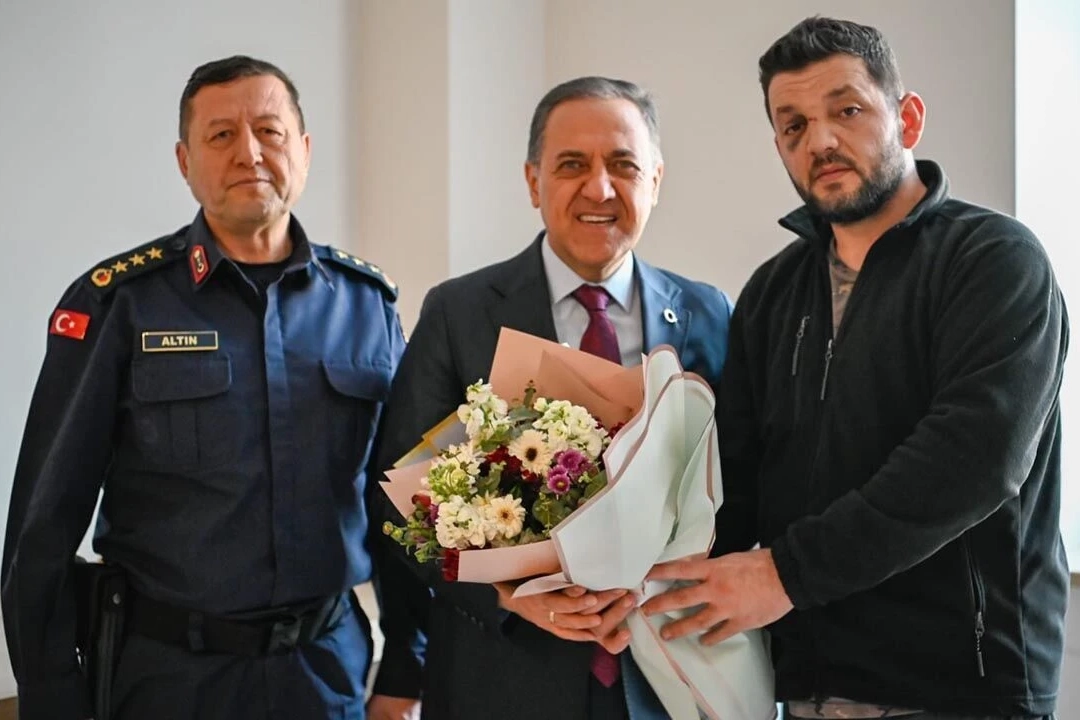 Yalova'da Komşu Kavgası: 14 Aylık Bebek ve Babası Yaralandı