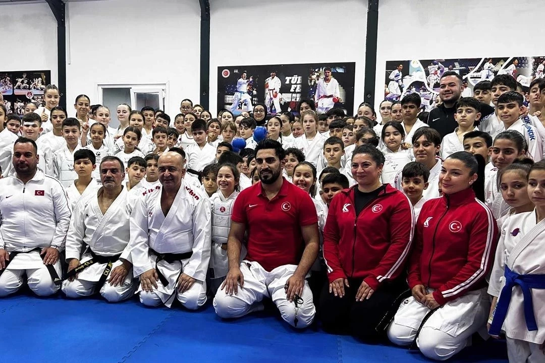 Çiftlikköy Karate Şampiyonu Mine İkra Öner Milli Takım Kampında