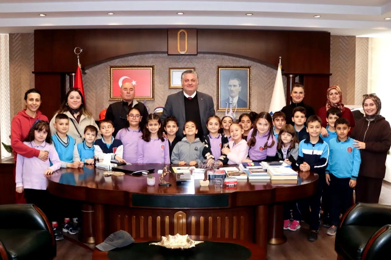 Yalova'da Minik Öğrenciler Belediye Başkanı ile Buluştu