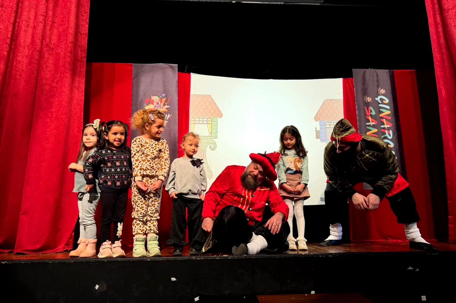 Karagöz ve Hacivat Yalova'da Çocuklarla Buluştu: Ücretsiz Tiyatro
