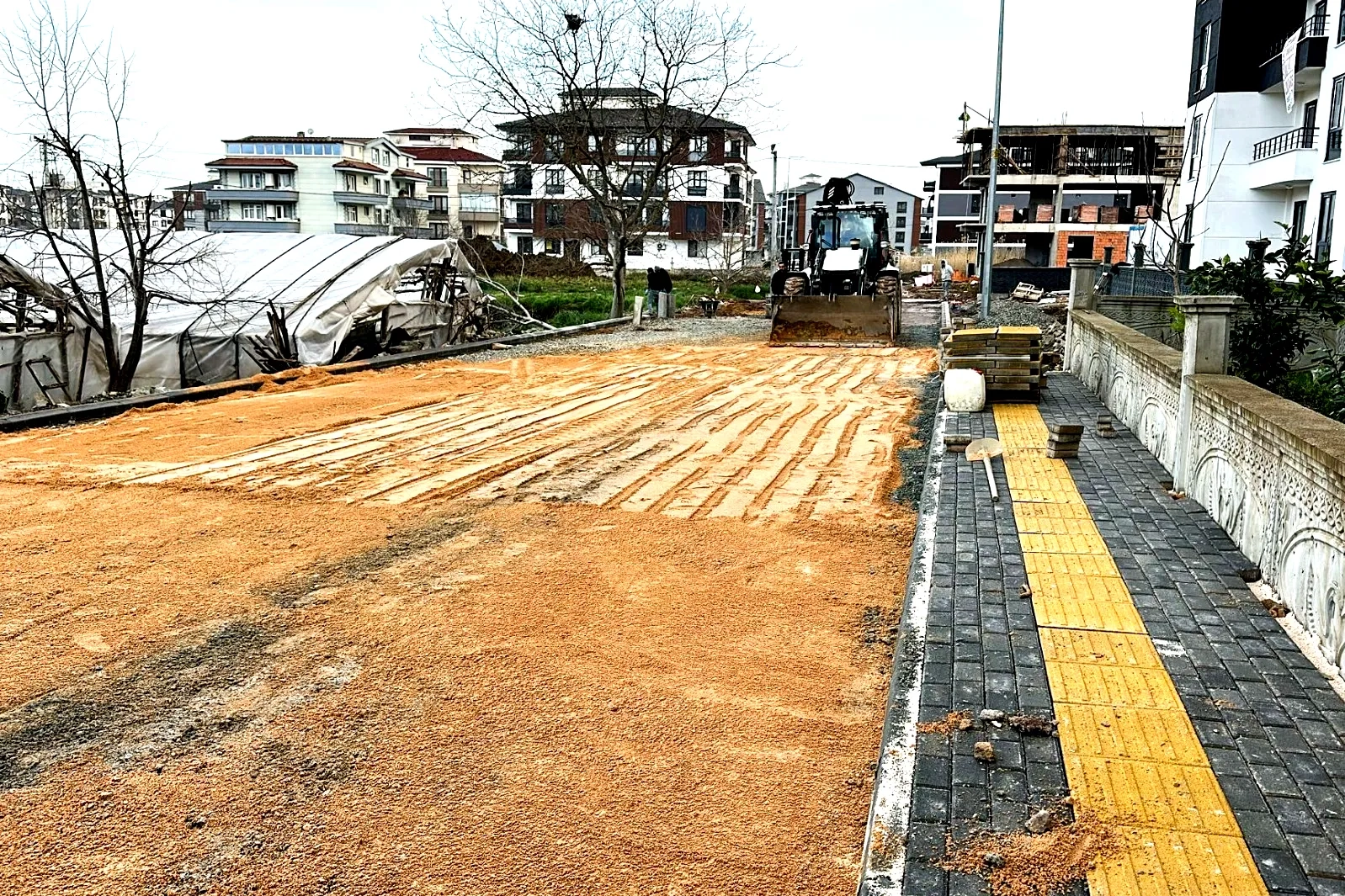 Çiftlikköy'de Altyapı Çalışmaları: Parke Yol ve Kaldırım Yenileme