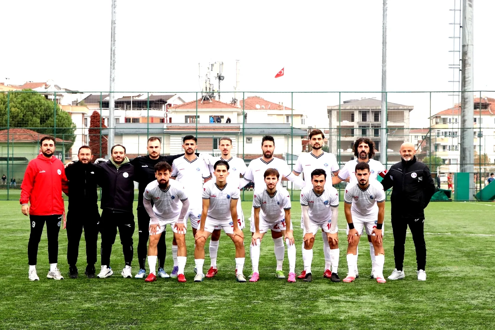Çiftlikköy Belediyespor Soğucakspor'u 5-0 Mağlup Etti | Yalova Ligi